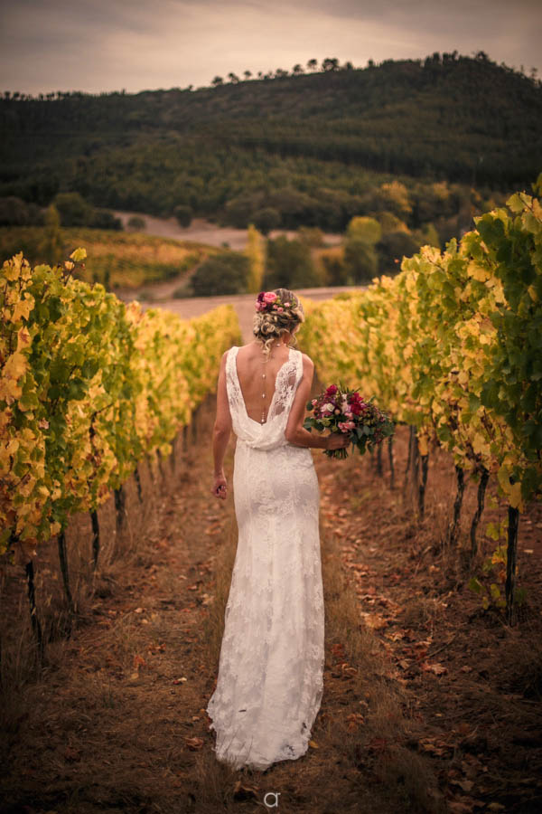 Quinta de Sant´Ana casamentos, retrato da noiva, vestido da noiva com o ramo