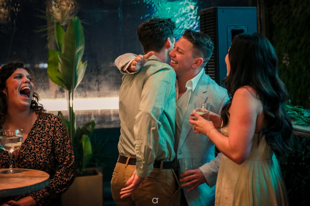 noivos no restaurante ferroviario